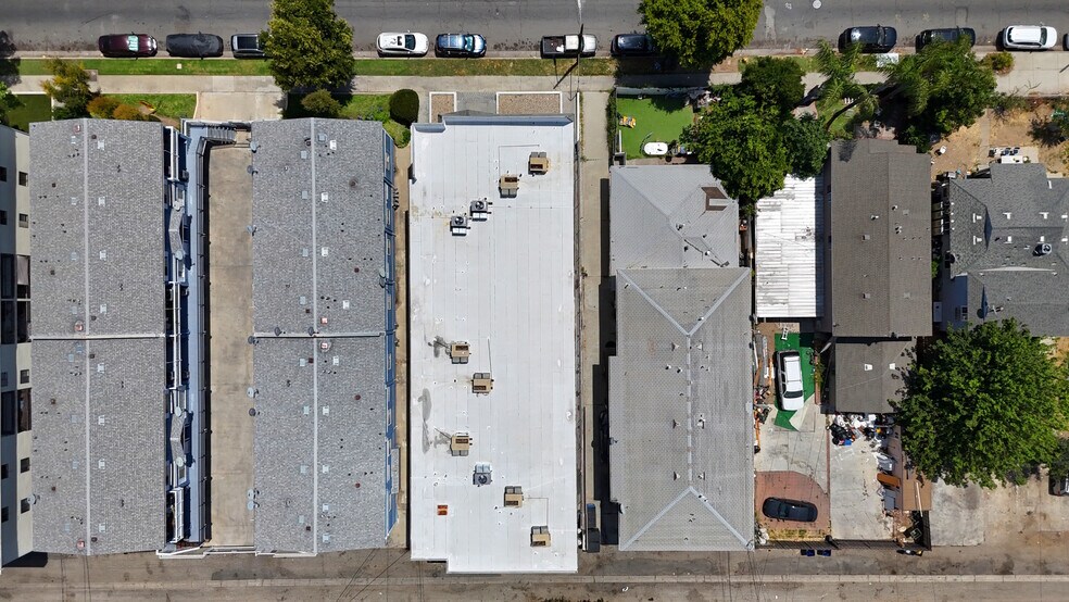 More Photos Of 7437 Haskell Ave, Van Nuys Apartments For Sale