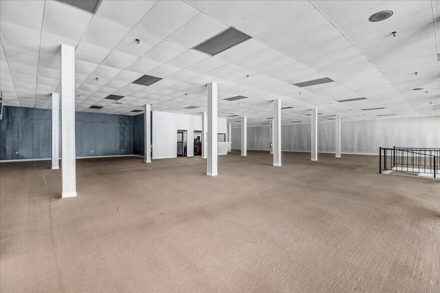 More Photos Of 501 E Market St, Smithfield Storefront For Lease