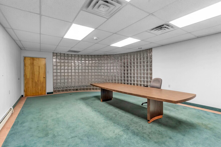More Photos Of 7290 Nash Rd, North Tonawanda Showroom For Sale