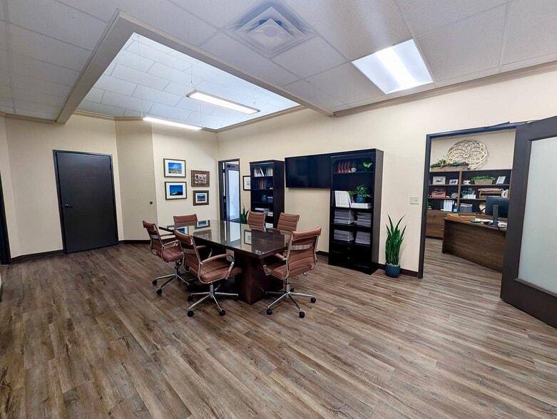 More Photos Of 545 E Redd Rd, El Paso Office For Sale