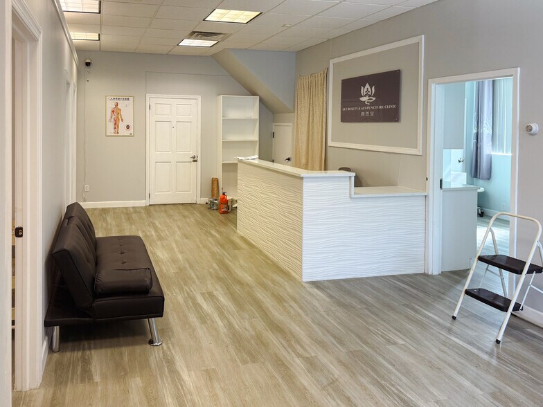 More Photos Of 18 Genevieve Pl, Great Neck Office For Lease