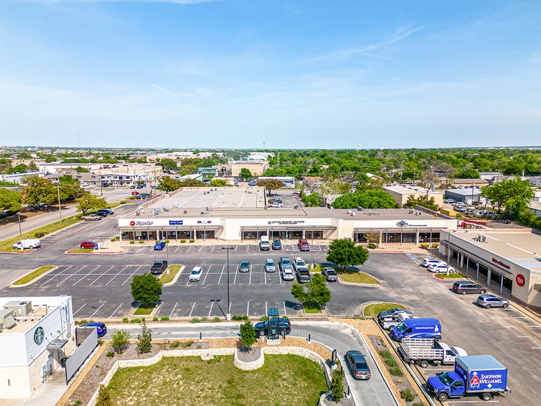 More Photos Of 2000 N Mays St, Round Rock Freestanding For Lease