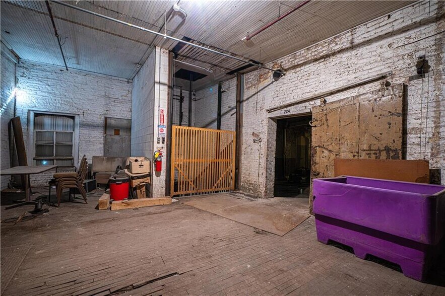 More Photos Of 202 Main St, Saint Joseph Refrigeration Cold Storage For Lease