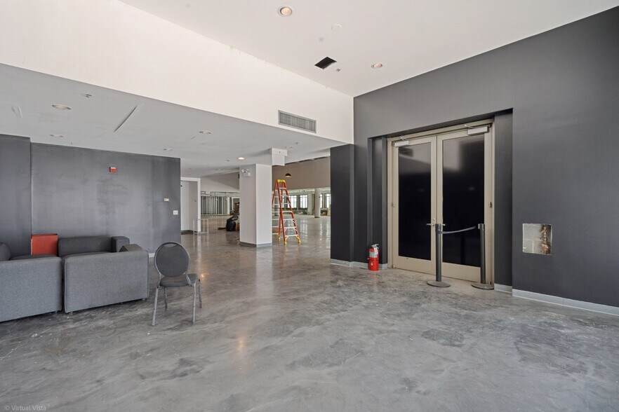 More Photos Of 360 N State St, Chicago General Retail For Sale