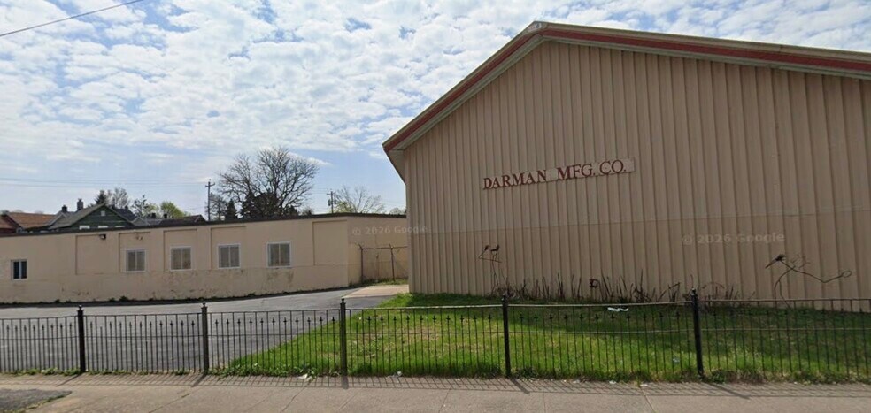 More Photos Of 1410 Lincoln Ave, Utica Manufacturing For Sale