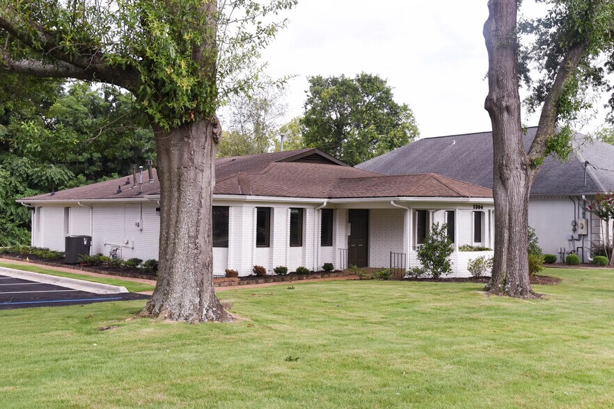 More Photos Of 1304 14th Ave SE, Decatur Medical For Lease