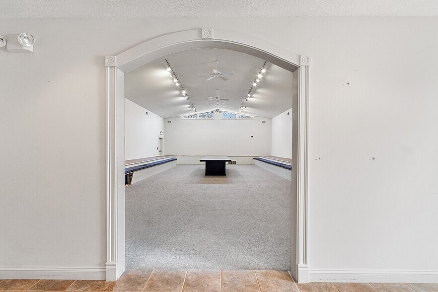 More Photos Of 1980 Lunenburg Rd, Lancaster Loft Creative Space For Lease