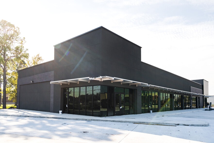 More Photos Of 2903 S Main St, Stafford Storefront For Lease