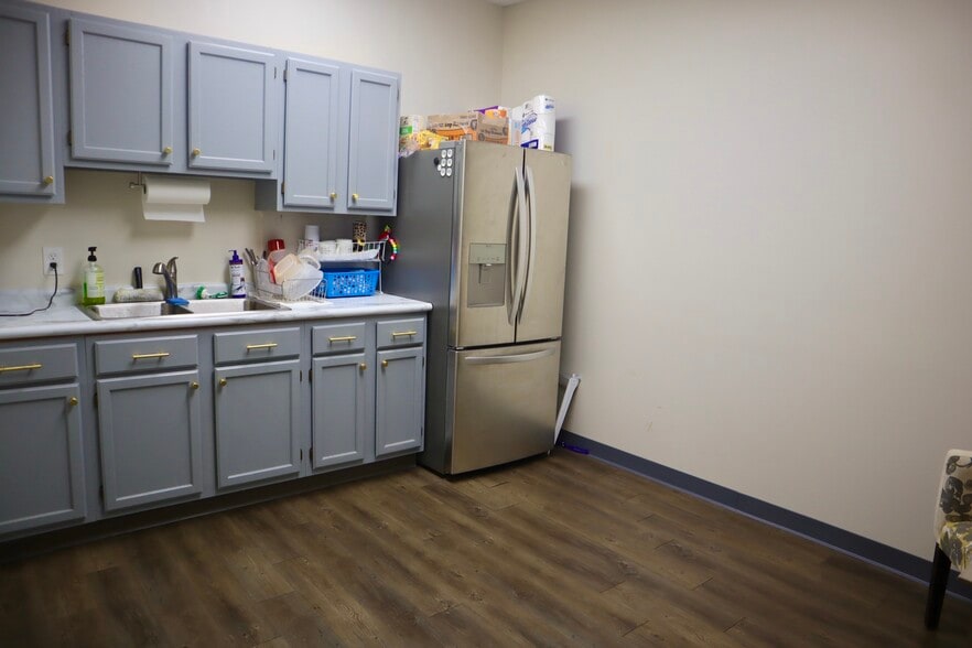 More Photos Of 2316 Crownpoint Executive Dr, Charlotte Office For Sale