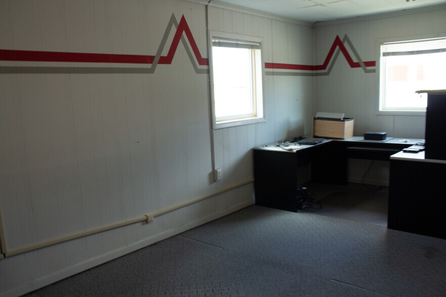 More Photos Of 645 Bellefontaine Ave, Marion Light Distribution For Sale