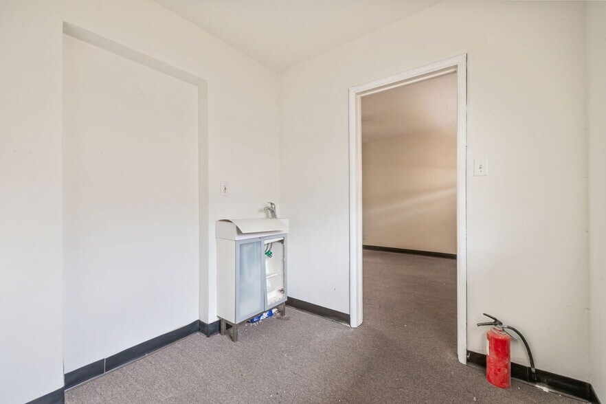 More Photos Of 1059-1063 N Palm Canyon Dr, Palm Springs Storefront For Sale