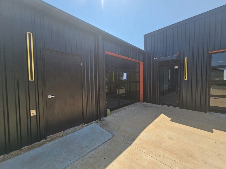 More Photos Of 8709 N Western Ave, Oklahoma City Office For Lease