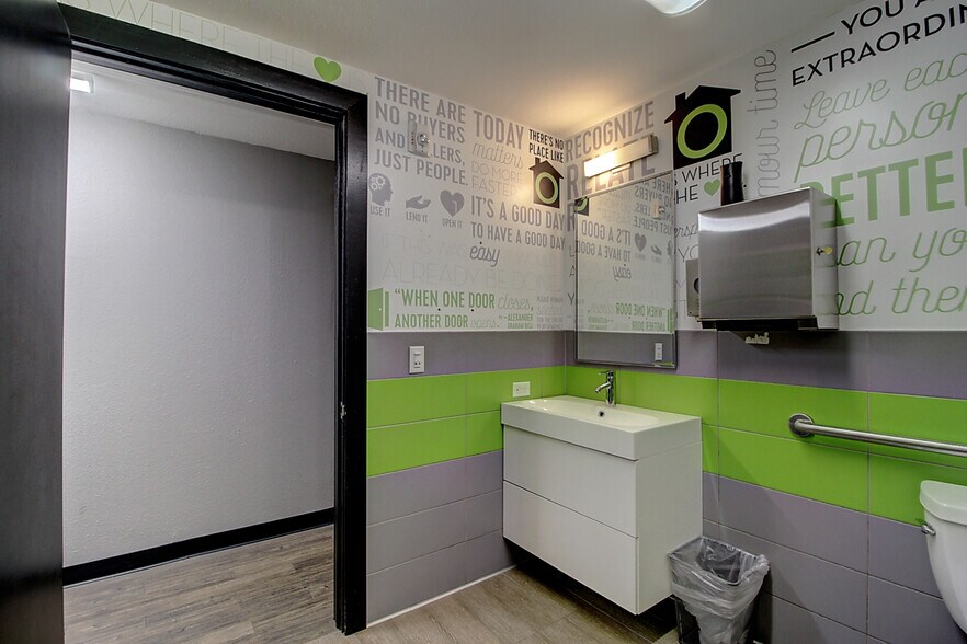 More Photos Of 2401 15th St, Denver Office For Lease