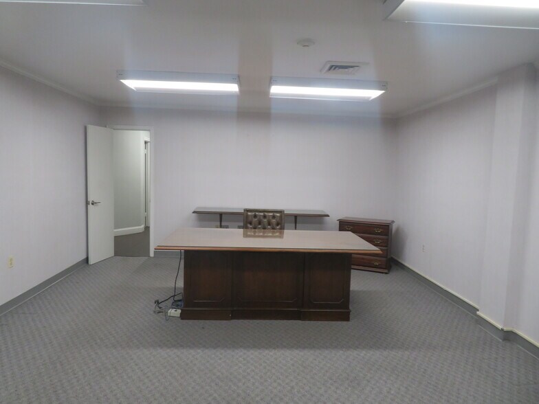 More Photos Of 12051-12083 Tech Rd, Silver Spring Light Manufacturing For Lease