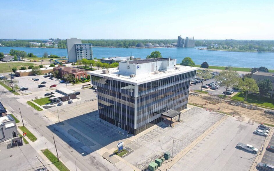 More Photos Of 511 Fort St, Port Huron Office Residential For Sale
