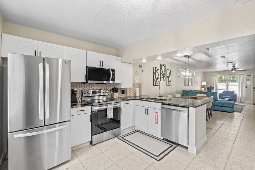More Photos Of 1520 NE 51st St, Fort Lauderdale Apartments For Sale