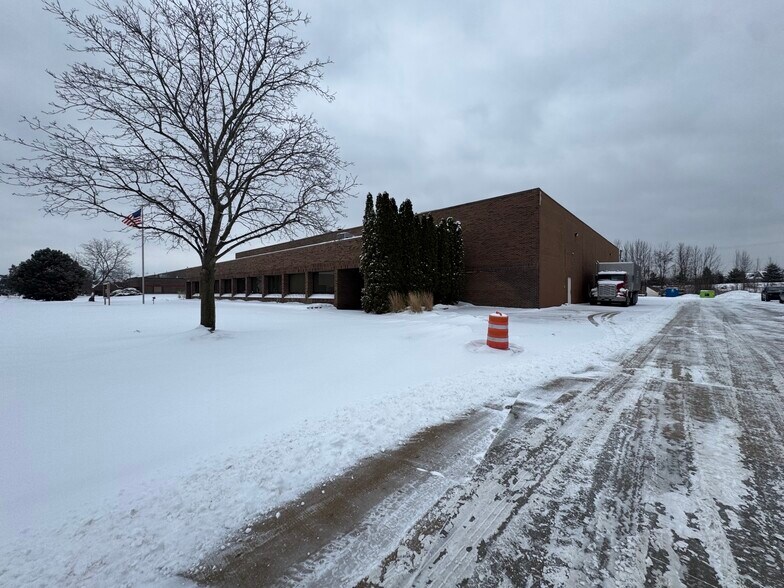 More Photos Of 21338 Carlo Dr, Clinton Township Manufacturing For Lease