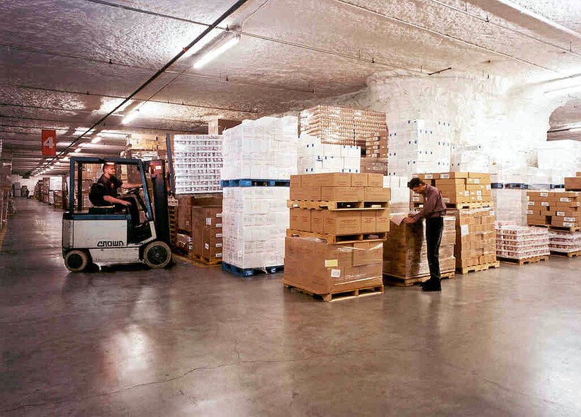 More Photos Of 8800 NE Underground Dr, Kansas City Warehouse For Lease
