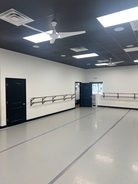 More Photos Of 6800 Thomasville Rd, Tallahassee Restaurant For Sale