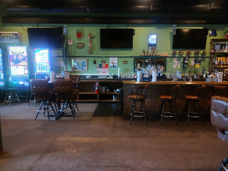 More Photos Of 1015 Tower Ave, Superior Restaurant For Lease
