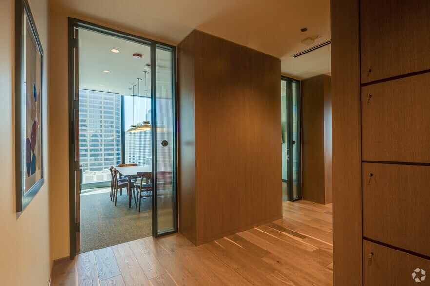 More Photos Of 110 N Wacker Dr, Chicago Coworking Space