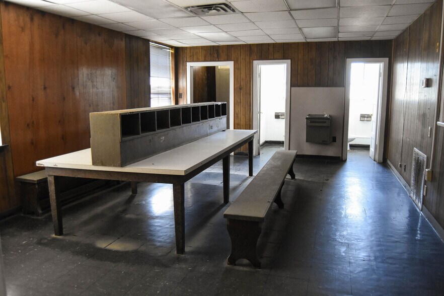 More Photos Of 19 Greenbrier Dear Rd, Anniston Distribution For Sale