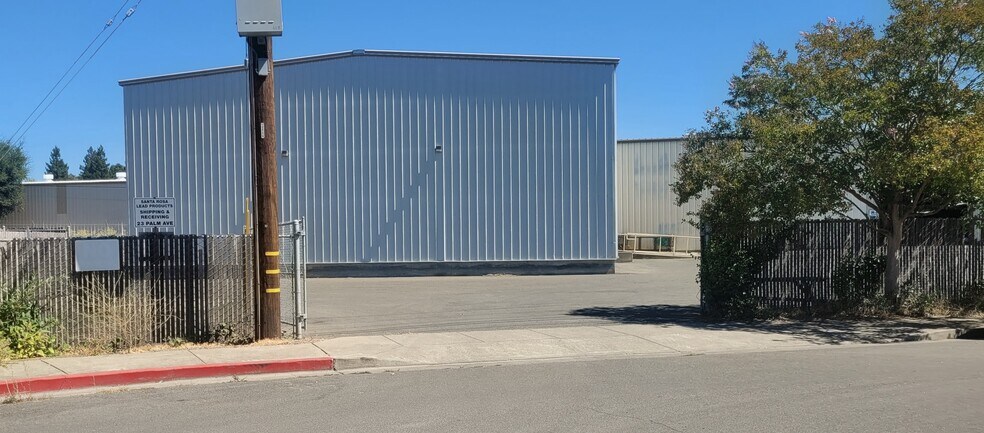 More Photos Of 33 S University St, Healdsburg Warehouse For Sale