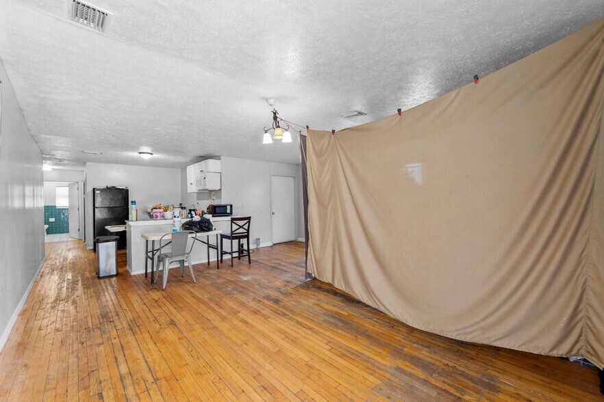 More Photos Of 4624 N Hubert Ave, Tampa Convenience Store For Sale