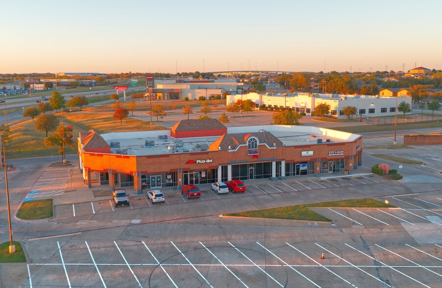 More Photos Of 9108-9124 Camp Bowie Blvd W, Fort Worth Unknown For Lease