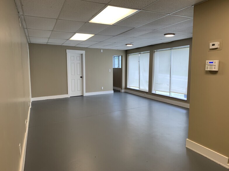 More Photos Of 2284 Quebec Rd, Cincinnati Flex For Lease