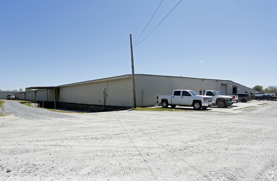 More Photos Of 1305 Brightleaf Blvd, Smithfield Warehouse For Lease