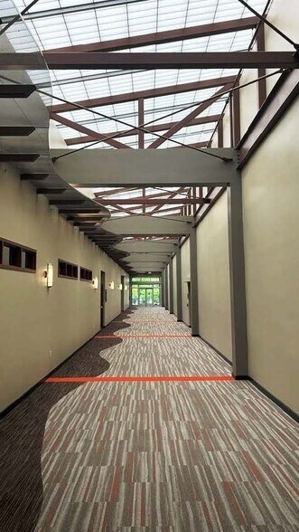 More Photos Of 4600 25th Ave NE, Salem Office For Lease