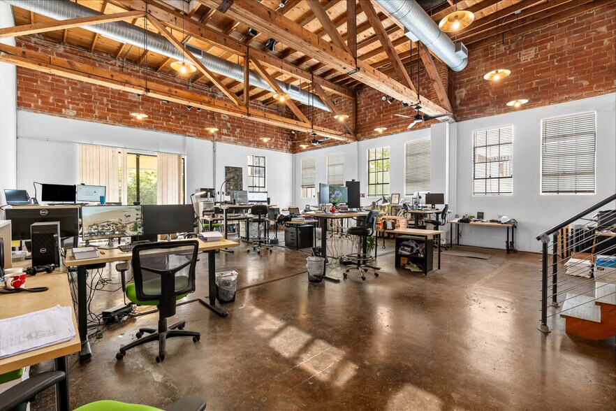 More Photos Of 311-321 Sixth St, San Antonio Office For Sale