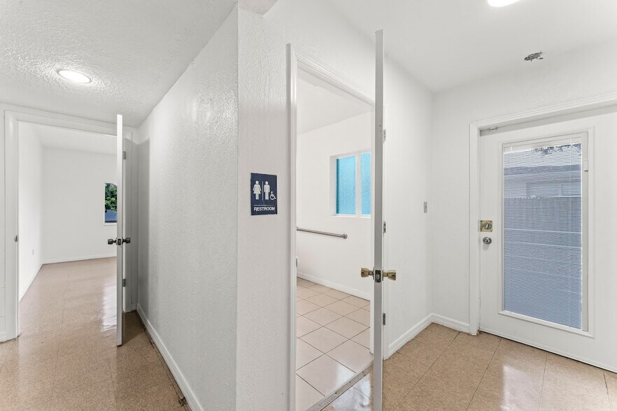 More Photos Of 1000 N MacDill Ave, Tampa Medical For Lease