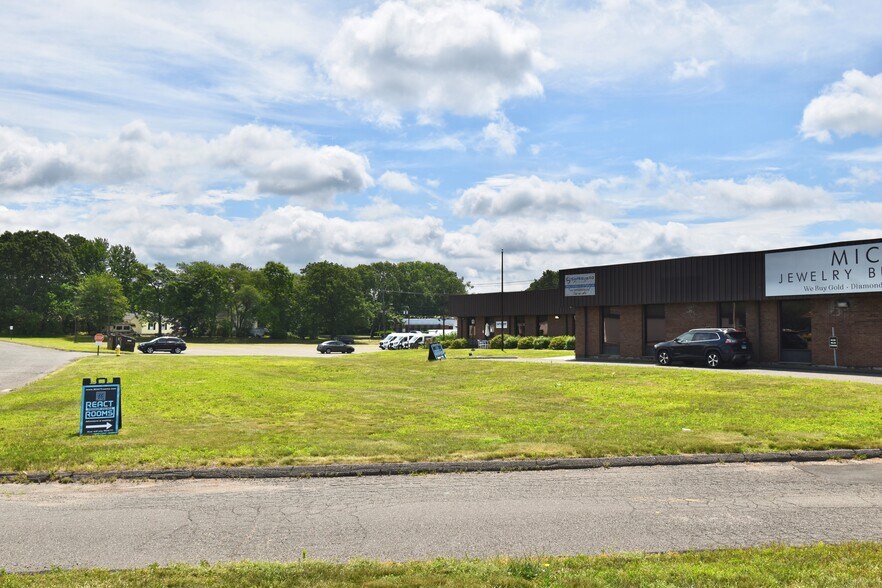 More Photos Of 1 Corporate Dr, Windsor Locks Office For Sale