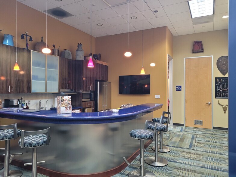 More Photos Of 521 Charcot Ave, San Jose Showroom For Sale