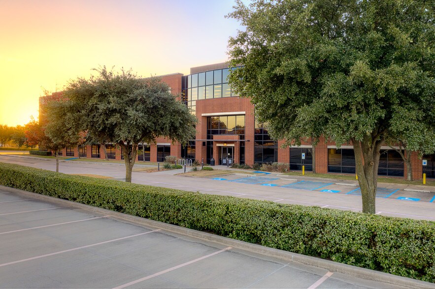 More Photos Of 17655 Waterview Pky, Dallas Unknown For Lease