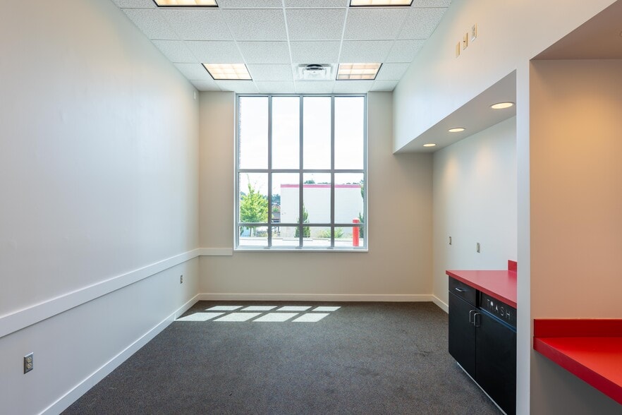 More Photos Of 3921 Western Blvd, Raleigh Auto Repair For Sale