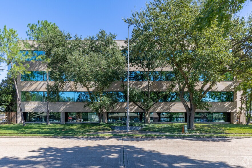 More Photos Of 5700 NW Central Dr, Houston Office For Lease