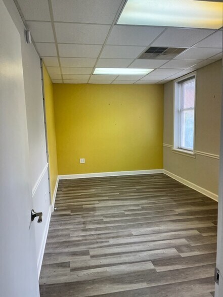 More Photos Of 324 W Pike St, Lawrenceville Loft Creative Space For Lease