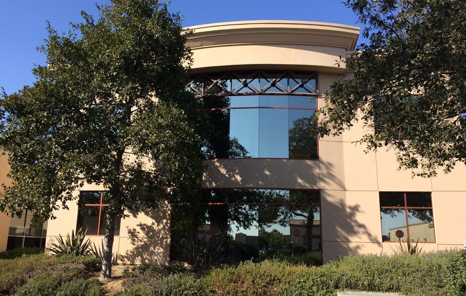 More Photos Of 2353 S Broadway, Santa Maria Office For Lease