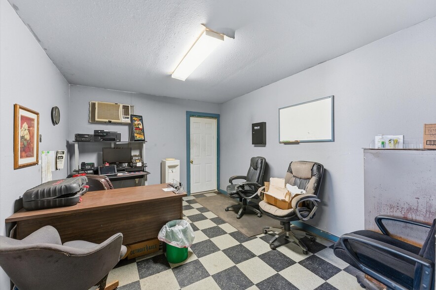 More Photos Of 15831 Highway 105 W, Montgomery Light Manufacturing For Sale