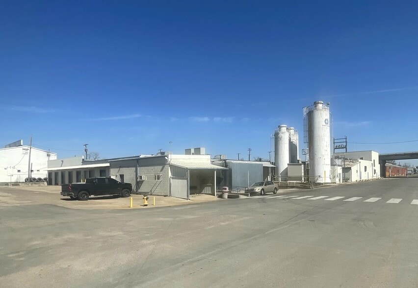 More Photos Of 225 S 17th St, Waco Distribution For Sale
