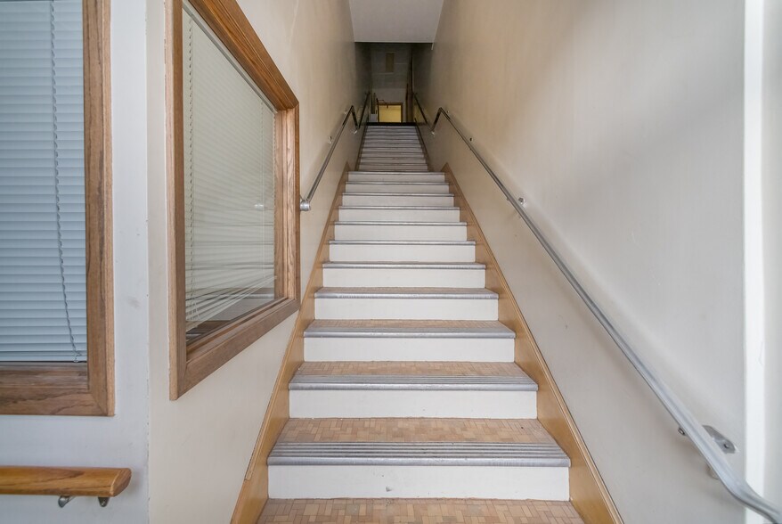 More Photos Of 100-106 S Main st, Ishpeming Flex For Sale