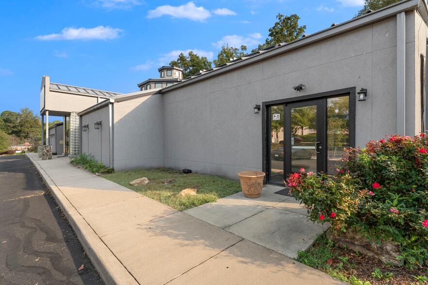 More Photos Of 7373 Comfort Inn Dr, Warrenton General Retail For Sale