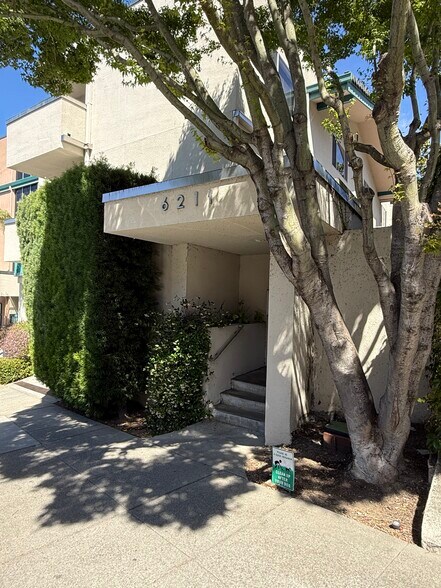 More Photos Of 6201 Antioch St, Oakland Office Residential For Sale
