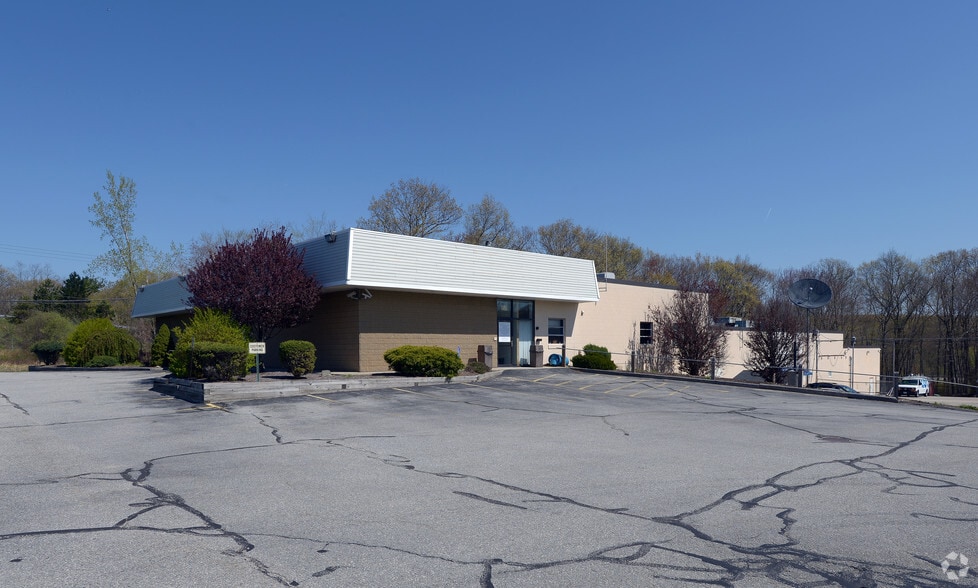Primary Photo Of 1320 Eddie Dowling Hwy, Lincoln Showroom For Sale