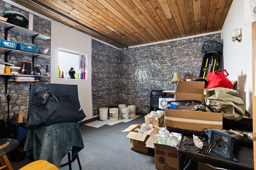 More Photos Of 2001 8th Ave SE, Minot General Retail For Sale