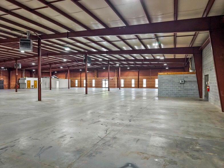 More Photos Of 2595 Viceroy Dr, Winston-Salem Warehouse For Lease