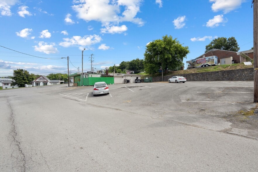 More Photos Of 395 Haywood Ln, Nashville Freestanding For Sale